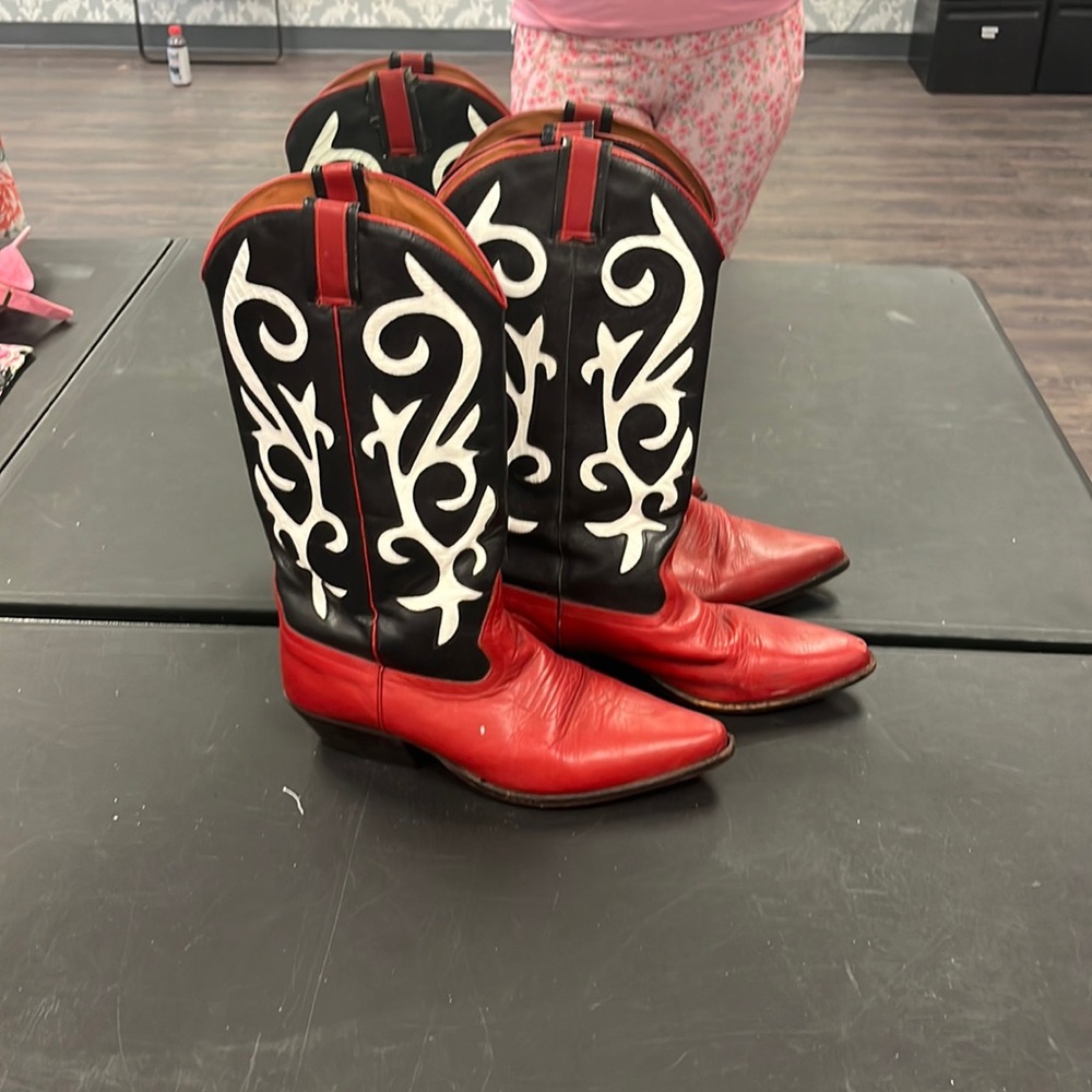 9-country western line dancing boots red black white-used